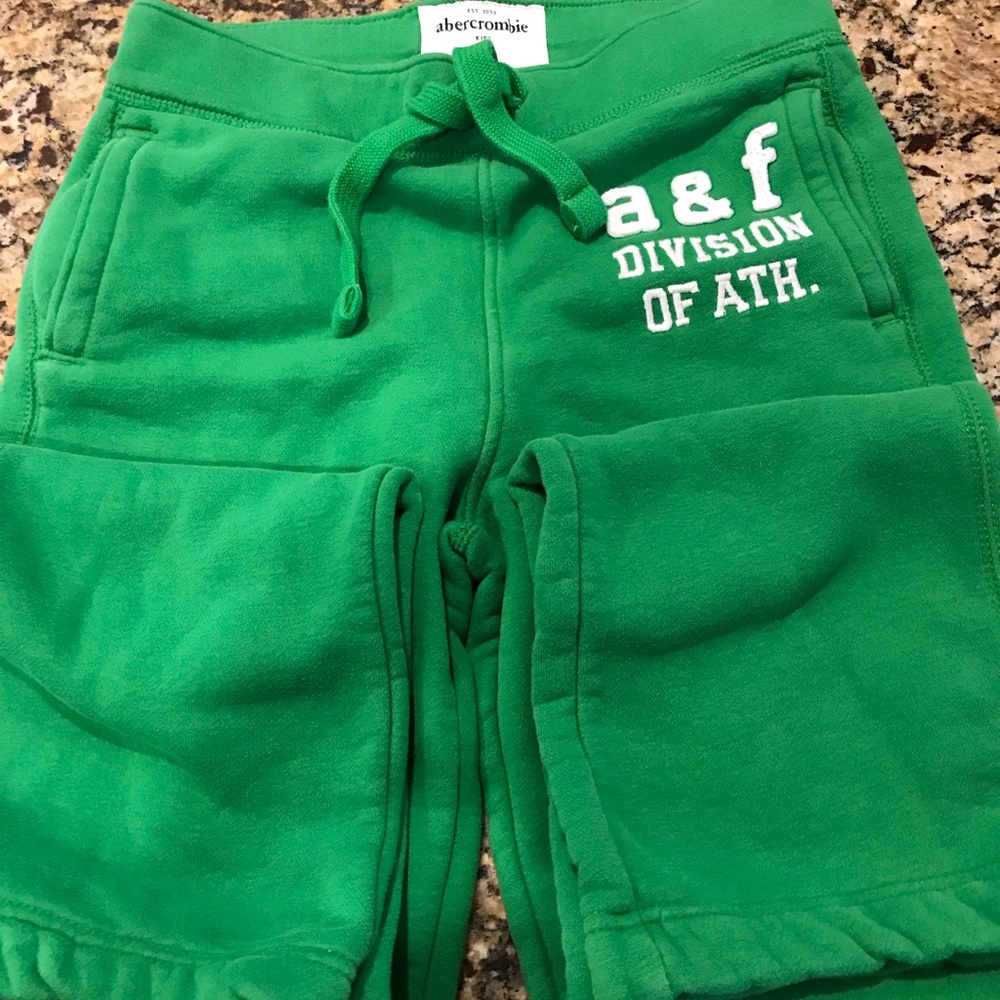 Like new boys abercrombie sweatpants size Large